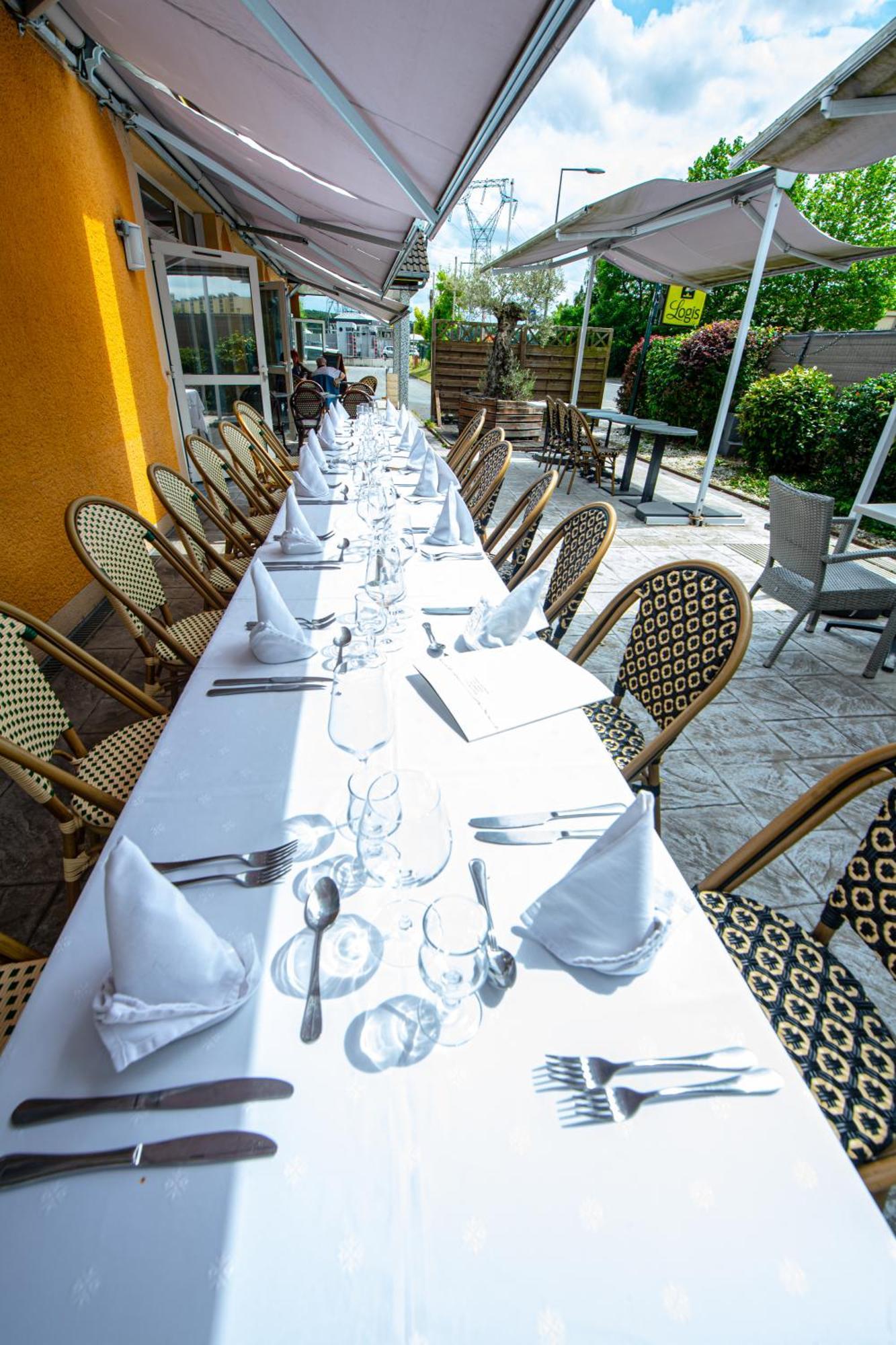Logis Hotel - Le Relais Du Parisis Villeparisis Exterior photo